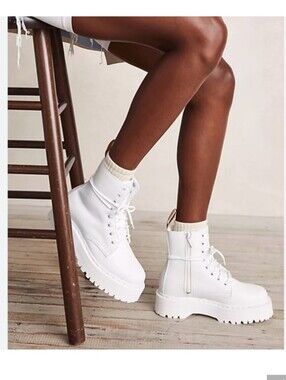 AS IS dr Martens All White Boots Sz 5 Mens 6 Ladies Read Description Please